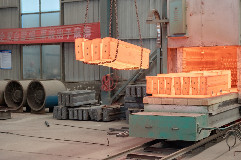 Performance and Applications of High Wear-Resistant Composite Steel Plate